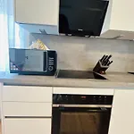 Apartment Kj Bis 10p-zentral-garten-wifi-parken-grill