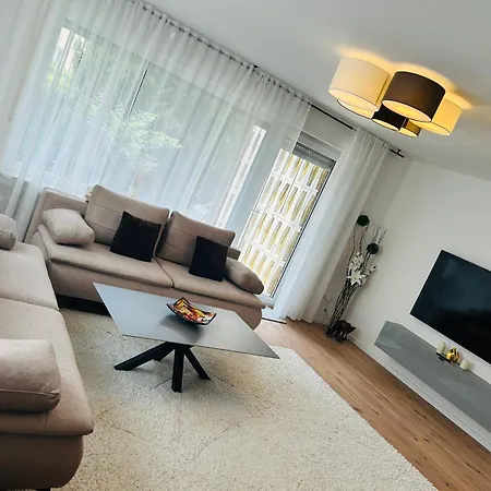 Apartment Kj Bis 10p-zentral-garten-wifi-parken-grill *